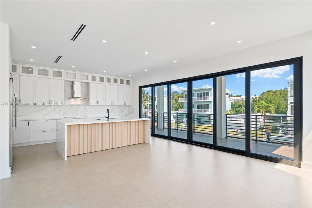 27 Ocean Dr, Key Largo, Florida 33037, USA
