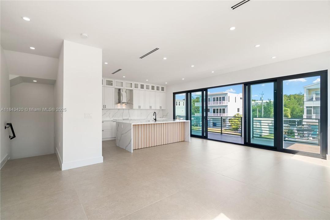 27 Ocean Dr, Key Largo, Florida 33037, USA