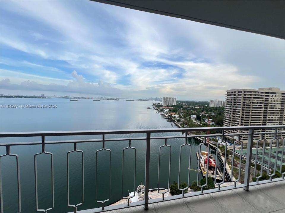 11111 Biscayne Blvd 20E, Miami, Florida 33181, Stati Uniti