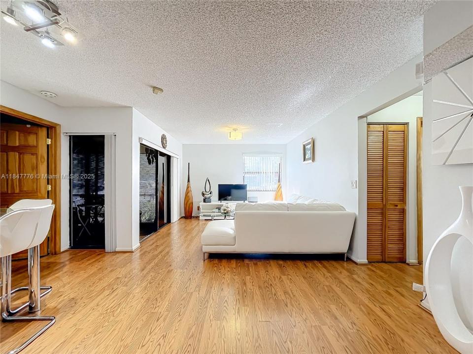 11533 NW 10th St 11533, Pembroke Pines, Florida 33026, USA