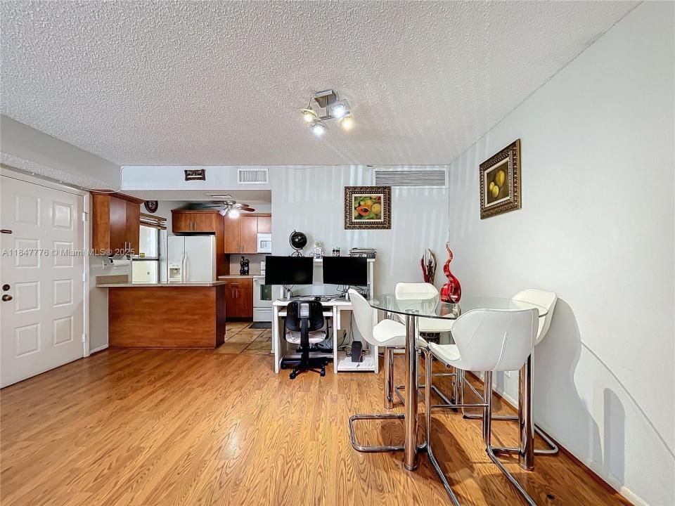 11533 NW 10th St 11533, Pembroke Pines, Florida 33026, USA