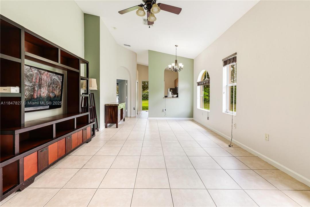 3910 NE 10th Dr, Homestead, Floride 33033, États-Unis