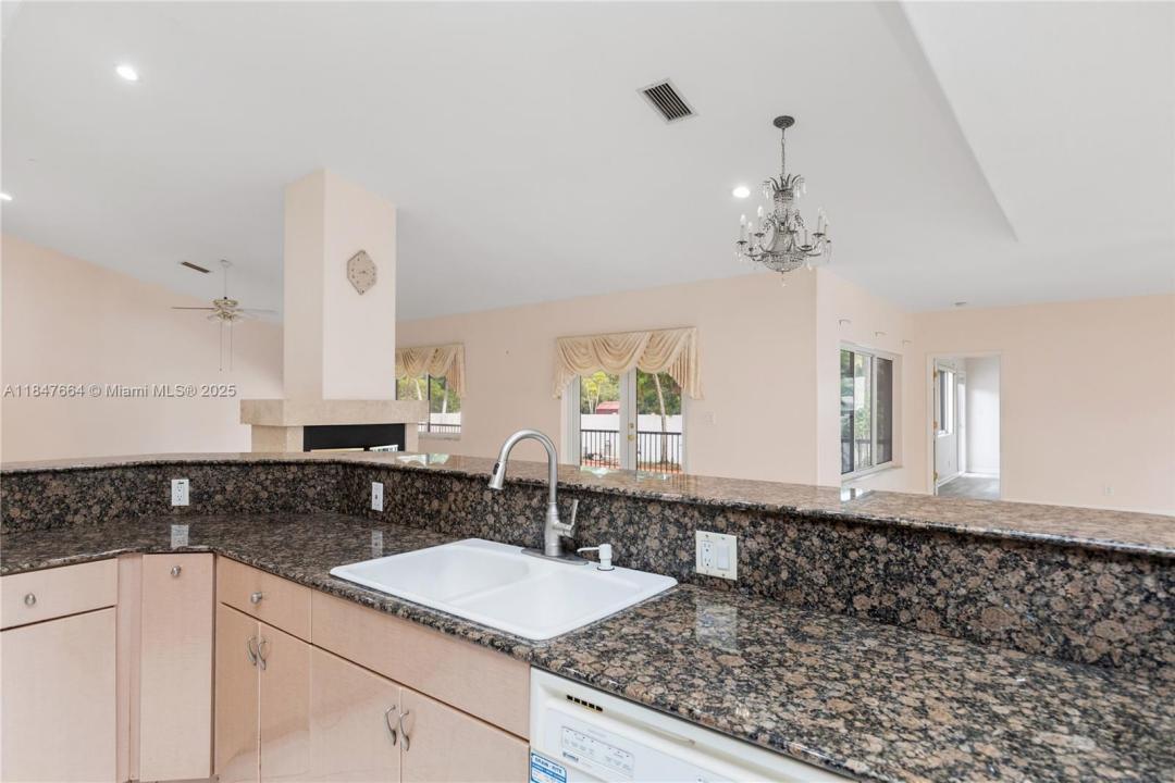 424 Bayberry Dr, Plantation, פלורידה 33317, ארצות הברית של אמריקה