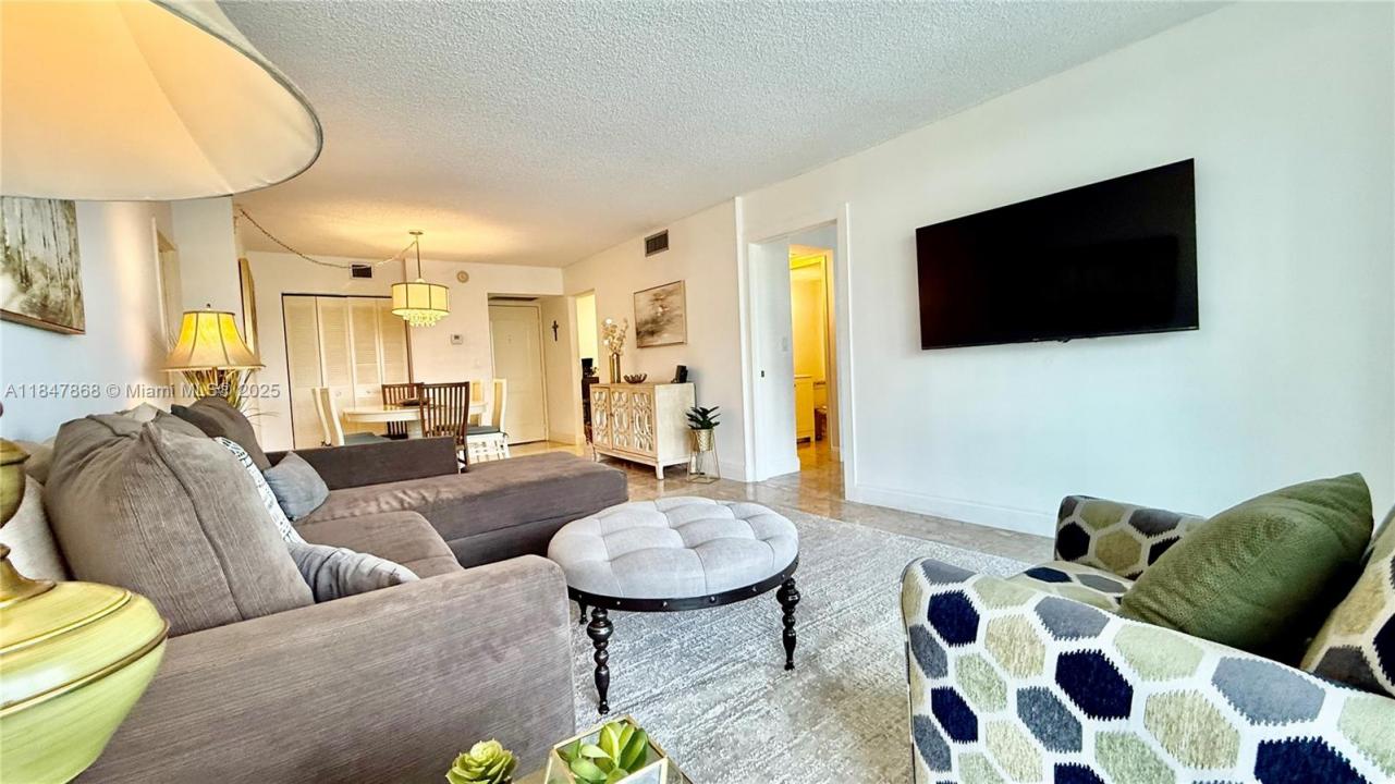 100 Bayview Dr 429, Sunny Isles Beach, Florida 33160