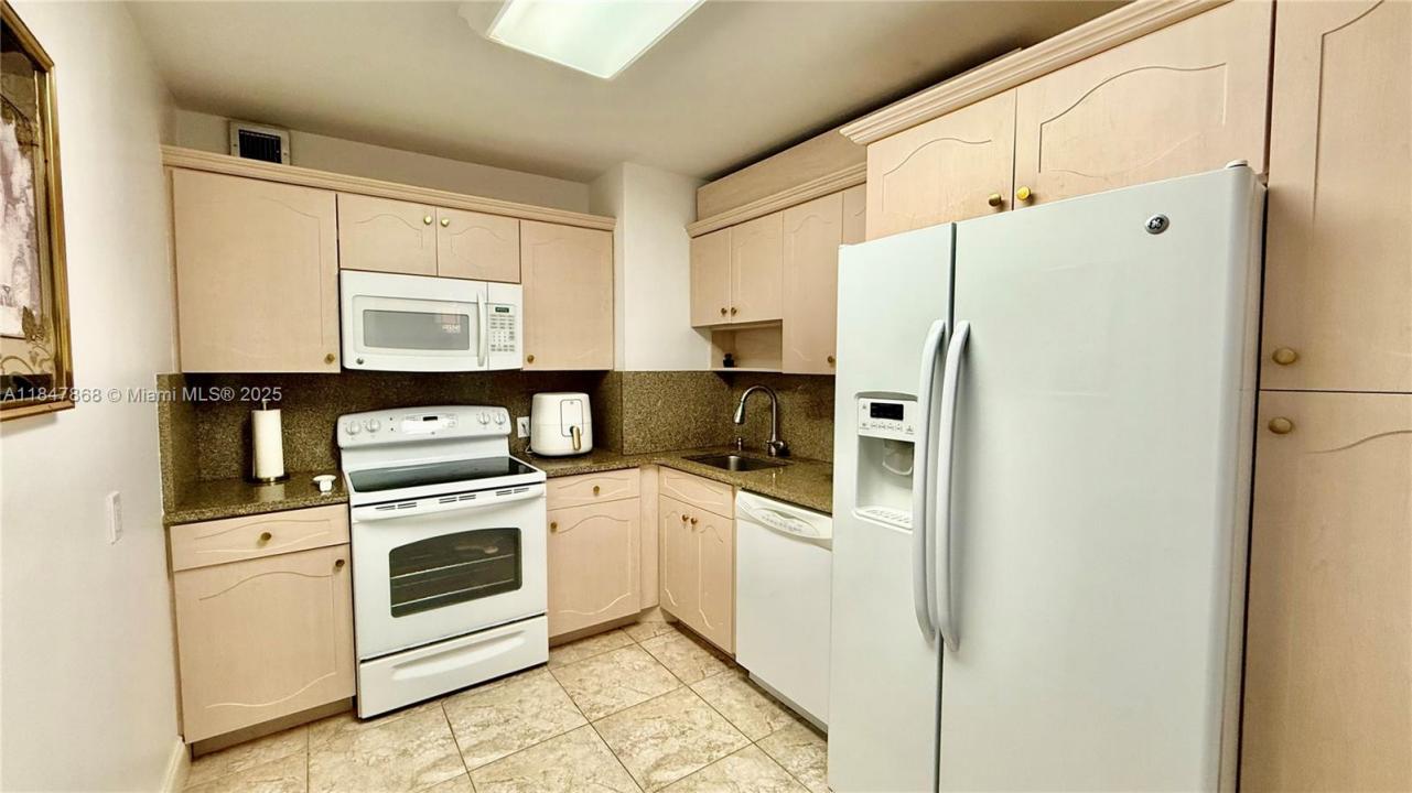 100 Bayview Dr 429, Sunny Isles Beach, Florida 33160