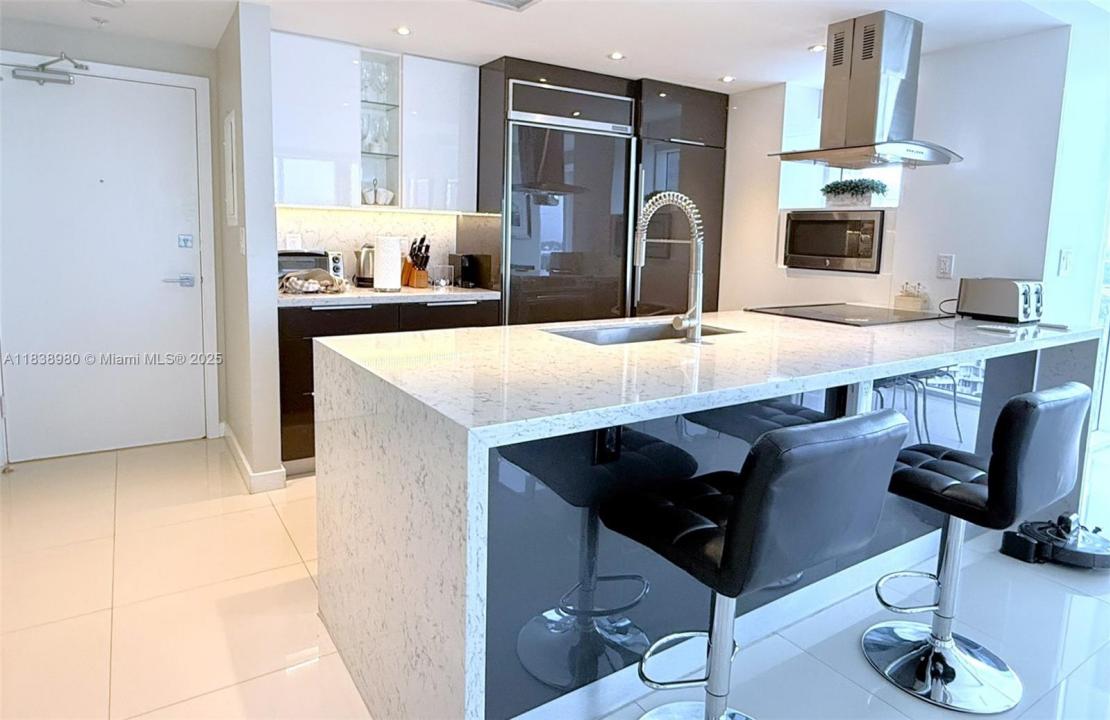 10275 Collins Ave 1022, Bal Harbour, Floryda 33154, USA
