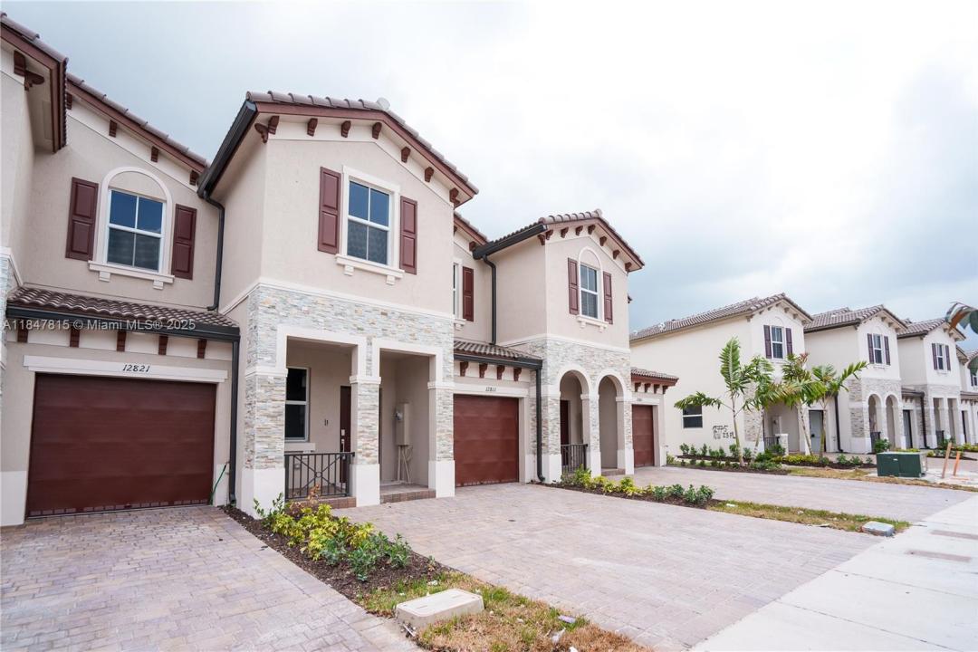 12811 NW 23rd Place, Miami, Flórida 33167, Estados Unidos