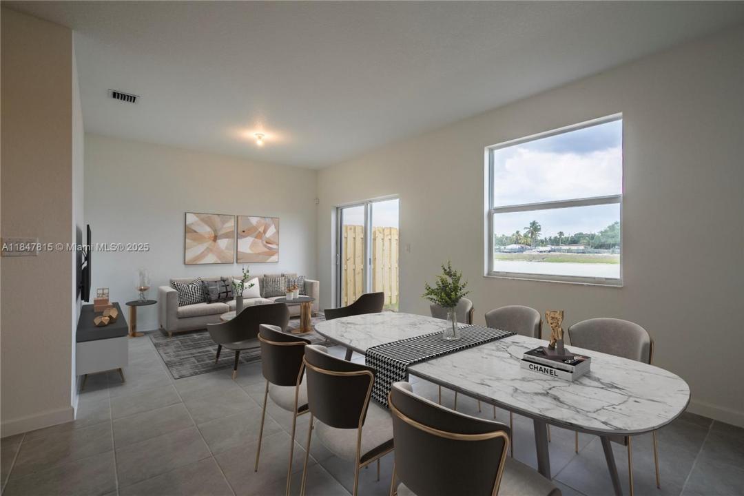 12811 NW 23rd Place, Miami, Flórida 33167, Estados Unidos