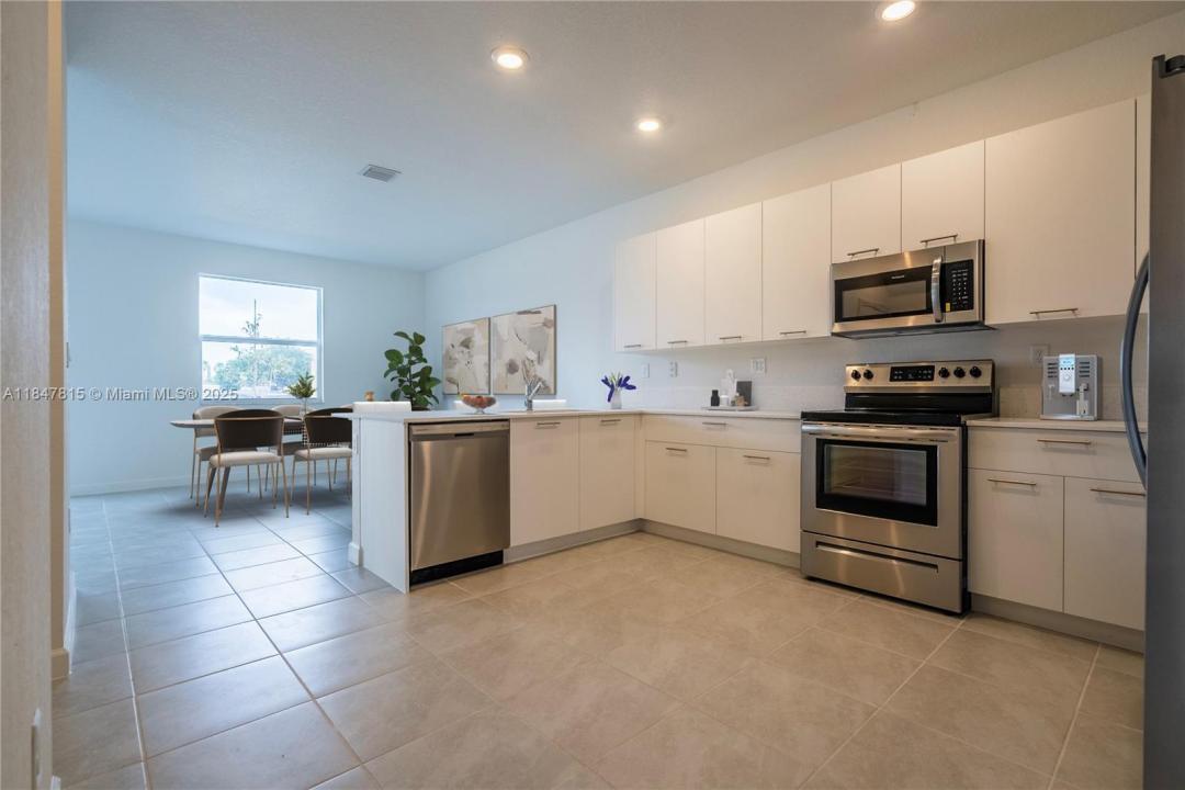 12811 NW 23rd Place, Miami, Flórida 33167, Estados Unidos