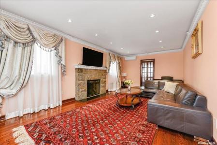 87-67 Chevy Chase, نيويورك, نيويورك 11432, الولايات المتحدة