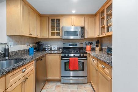 43 Lawton Brook Lane, Portsmouth, Rhode Island 02871, USA