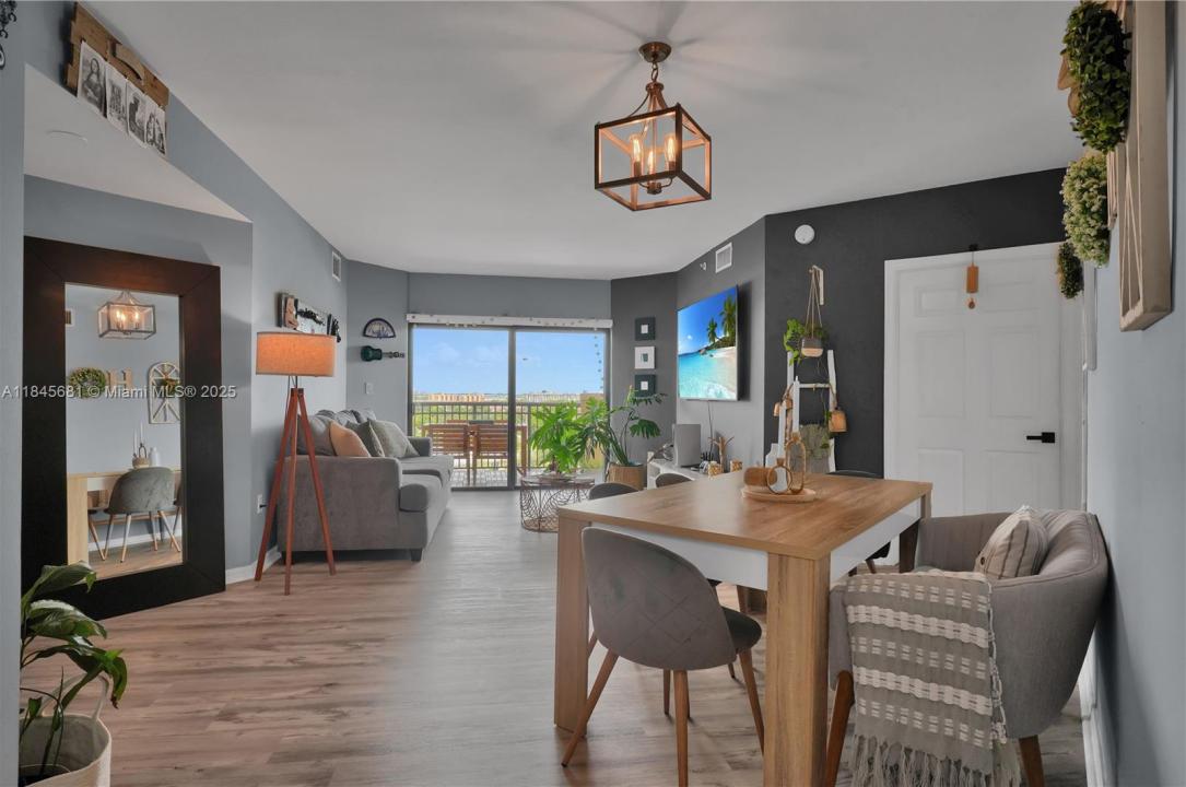 4242 NW 2nd St 804, Miami, Florida 33126, HOA KỲ