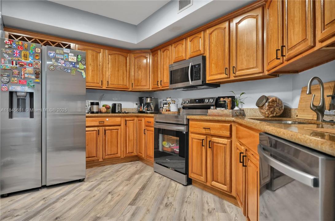 4242 NW 2nd St 804, Miami, Florida 33126, HOA KỲ
