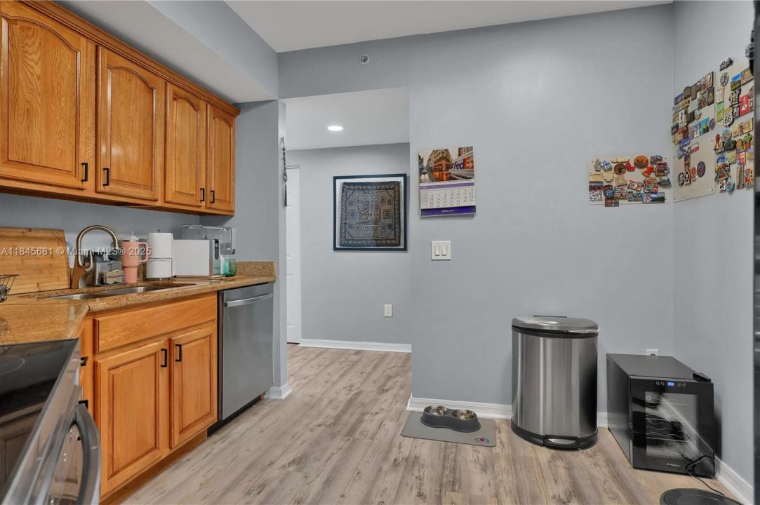 4242 NW 2nd St 804, Miami, Florida 33126, HOA KỲ