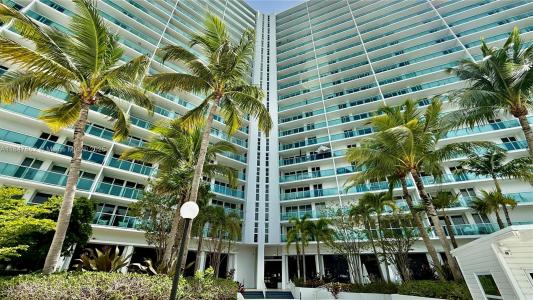 100 Bayview Dr 429, Sunny Isles Beach, Florida 33160, USA