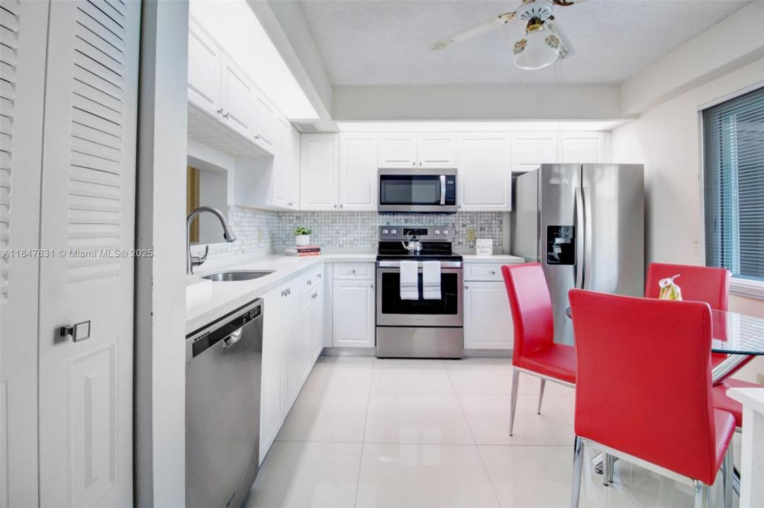 1110 SW 125th Ave 408M, Pembroke Pines, Florida 33027, Estados Unidos
