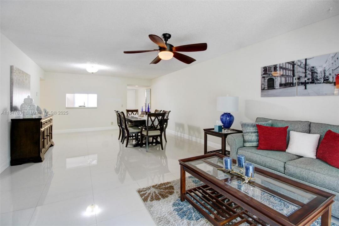 1110 SW 125th Ave 408M, Pembroke Pines, Florida 33027, Estados Unidos