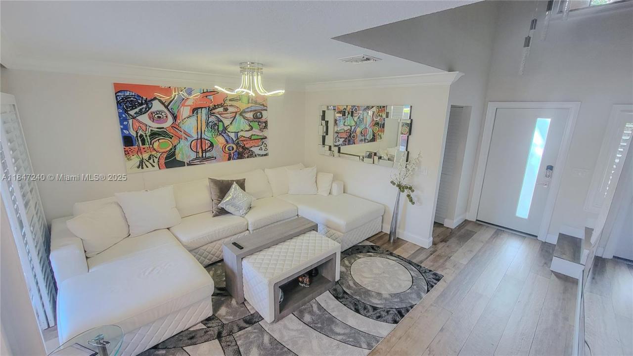 9894 NW 2nd Ct, Plantation, Florida 33324