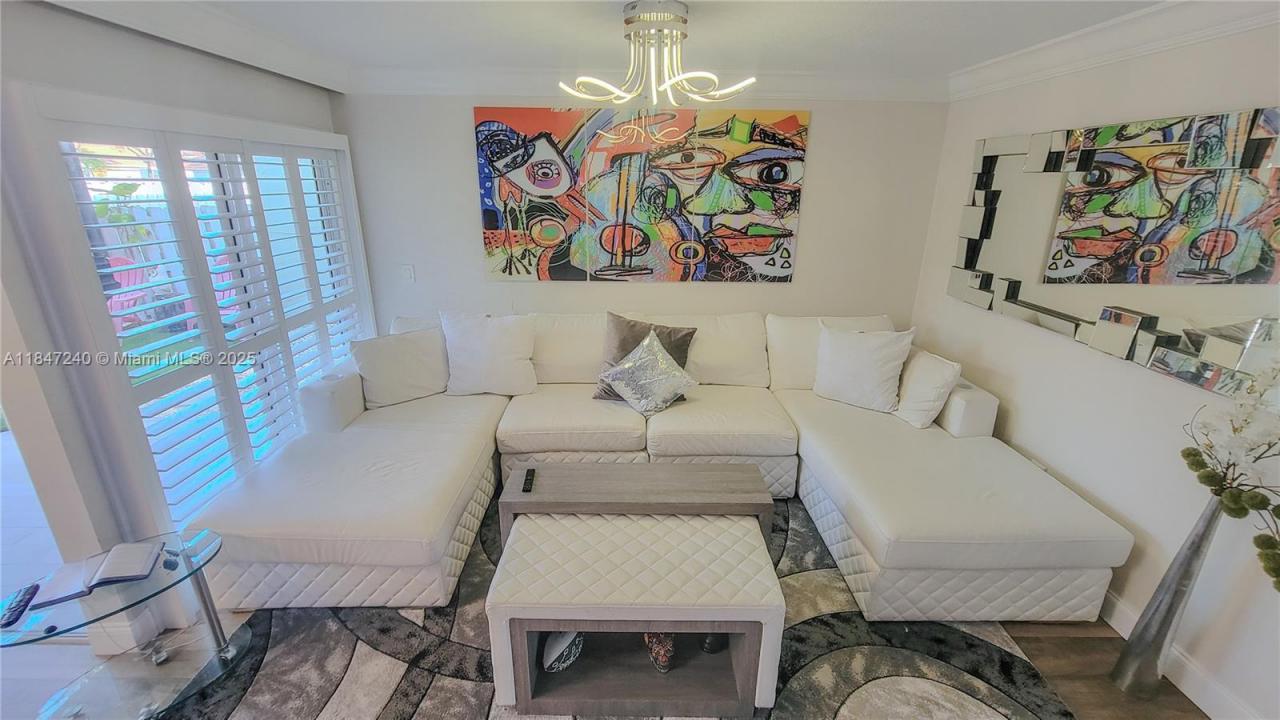 9894 NW 2nd Ct, Plantation, Florida 33324