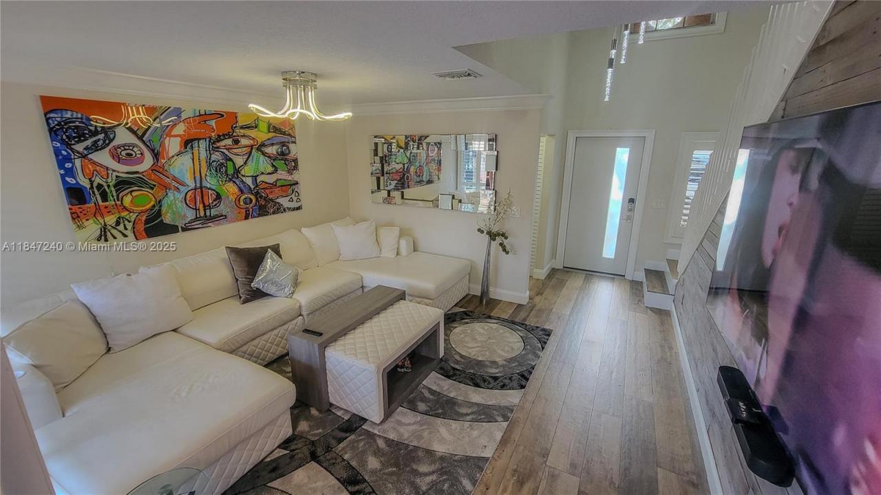 9894 NW 2nd Ct, Plantation, Florida 33324