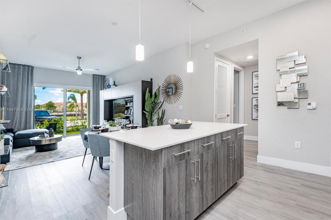 9097 NW 57th STREET 401, Tamarac, フロリダ 33351, アメリカ合衆国