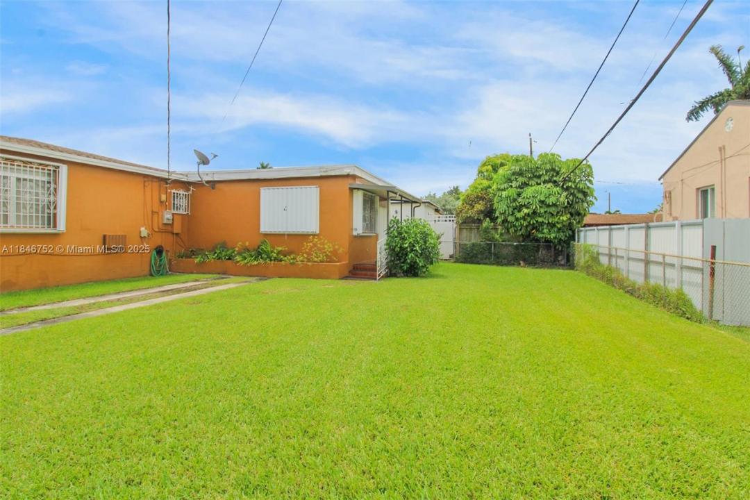 3600 NW 19th Ter, Miami, Florida 33125, Stati Uniti