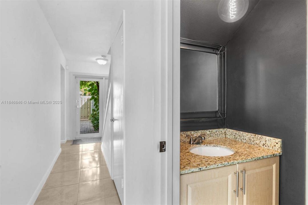 8218 SW 82nd Ct, Miami, Флорида 33143, Соединенные Штаты