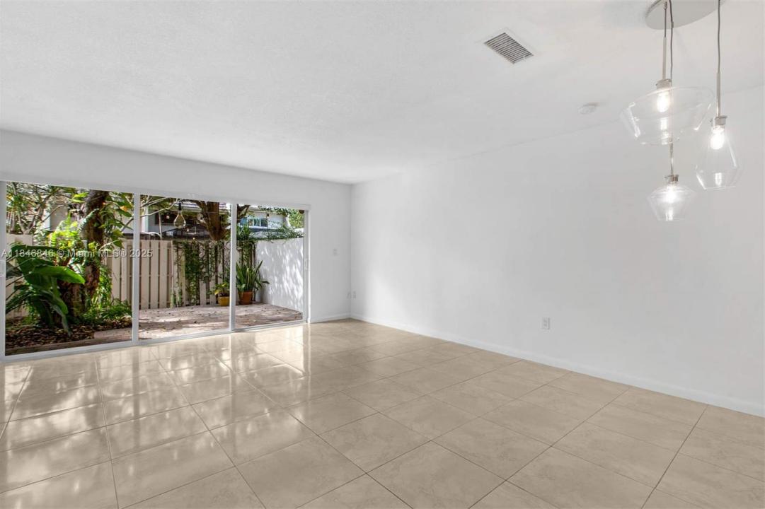 8218 SW 82nd Ct, Miami, Флорида 33143, Соединенные Штаты