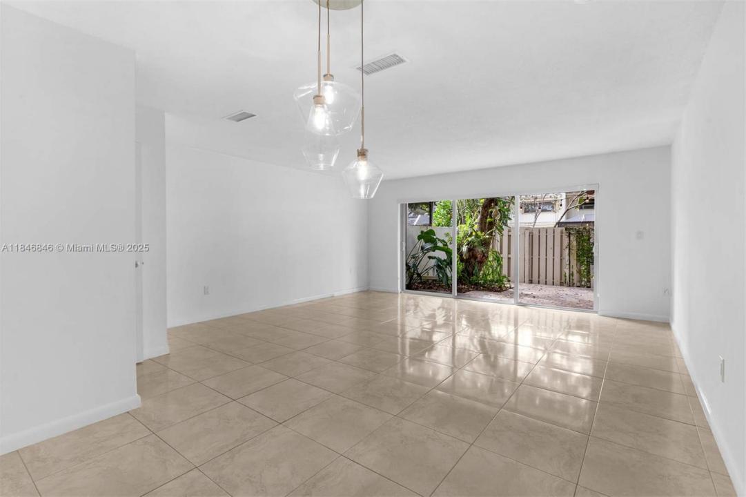 8218 SW 82nd Ct, Miami, Флорида 33143, Соединенные Штаты