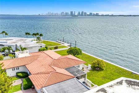 7500 W Treasure Dr, North Bay Village, Floride 33141, États-Unis