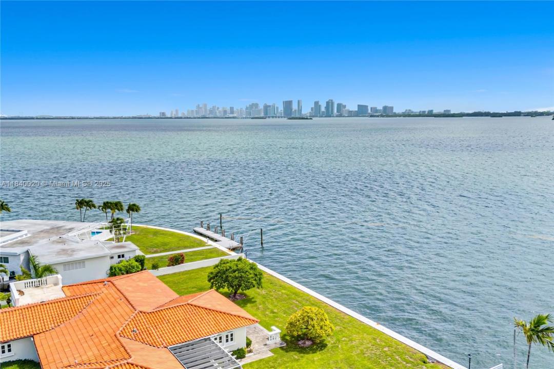7500 W Treasure Dr, North Bay Village, Флорида 33141, Соединенные Штаты