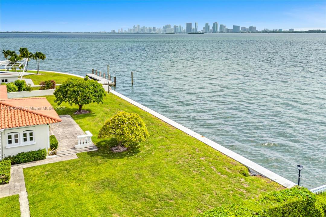 7500 W Treasure Dr, North Bay Village, Флорида 33141, Соединенные Штаты