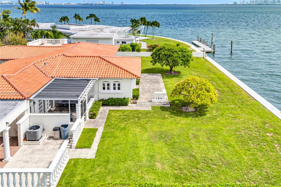 7500 W Treasure Dr, North Bay Village, Флорида 33141, Соединенные Штаты