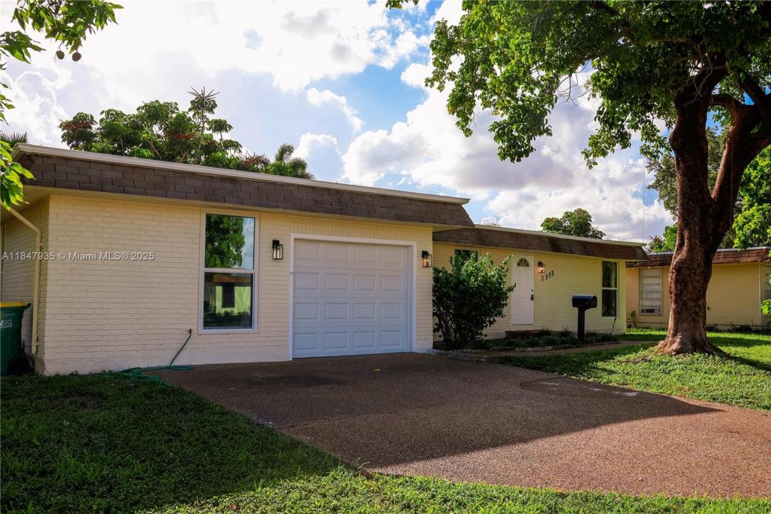 7805 NW 67th Ave 7805, Tamarac, Florida 33321, Stati Uniti