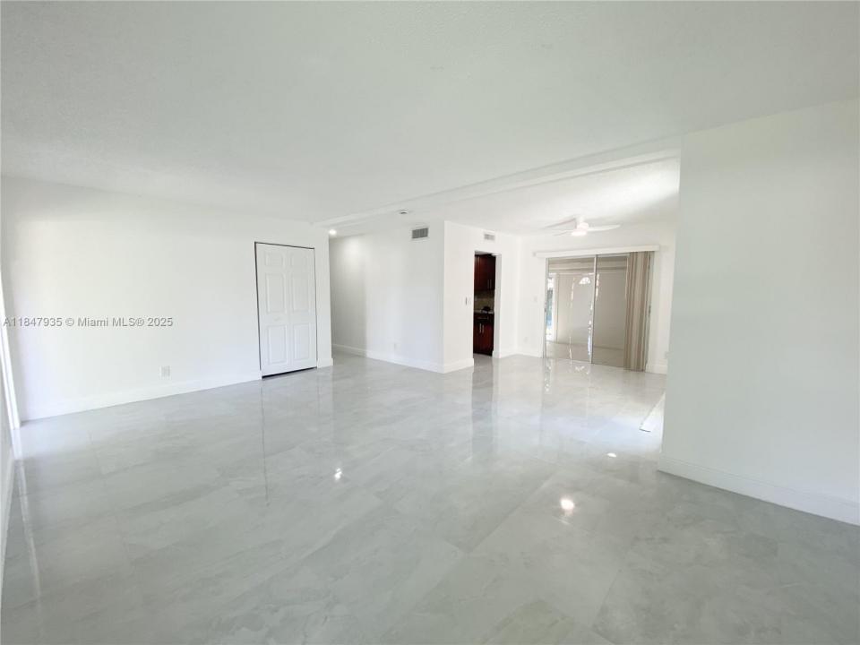7805 NW 67th Ave 7805, Tamarac, Florida 33321, Stati Uniti