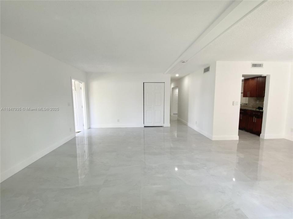7805 NW 67th Ave 7805, Tamarac, Florida 33321, Stati Uniti
