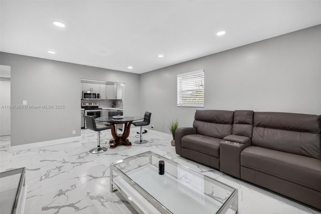 4164 NW 90th Ave 201, Coral Springs, Флорида 33065, Соединенные Штаты