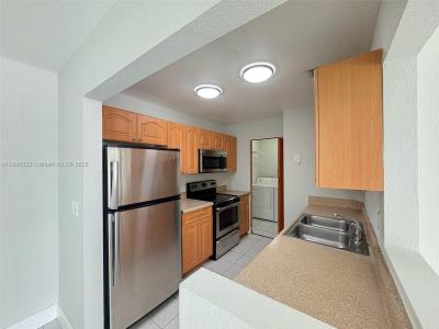 2842 NW 55th Ave 2C, Lauderhill, Florida 33313, USA