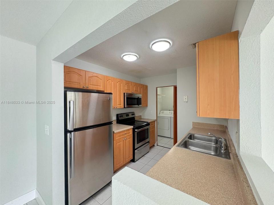2842 NW 55th Ave 2C, Lauderhill, Flórida 33313, Estados Unidos