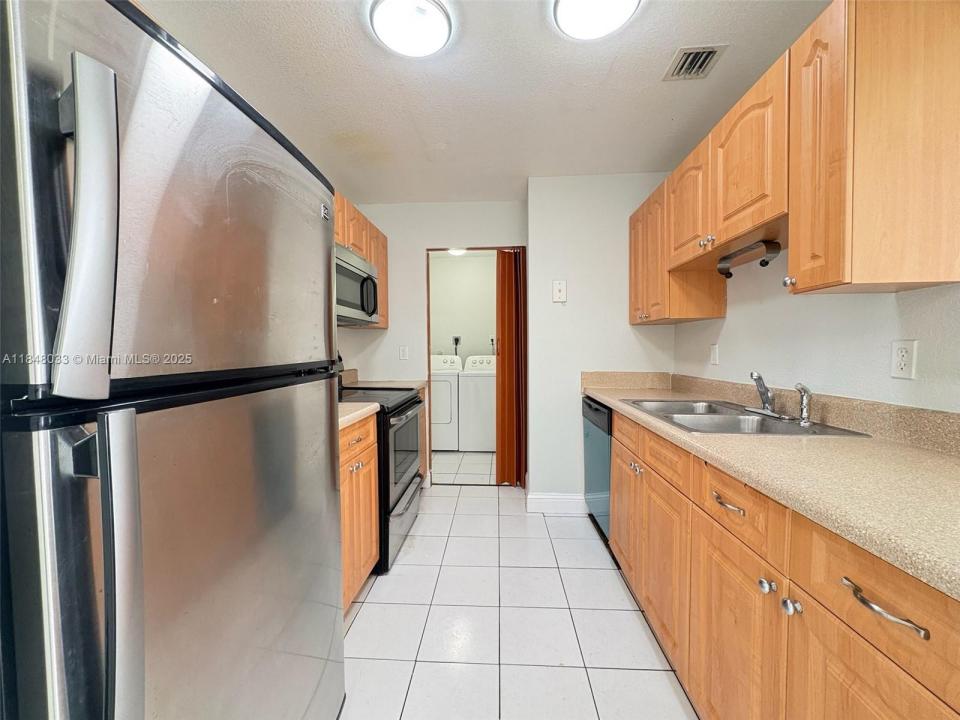 2842 NW 55th Ave 2C, Lauderhill, Flórida 33313, Estados Unidos