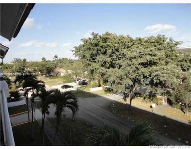 680 Miller Dr W402, Miami Springs, פלורידה 33166, ארצות הברית של אמריקה