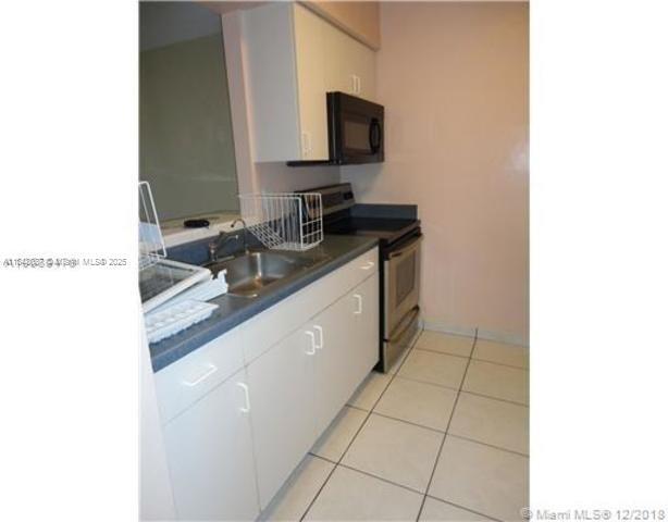 680 Miller Dr W402, Miami Springs, פלורידה 33166, ארצות הברית של אמריקה