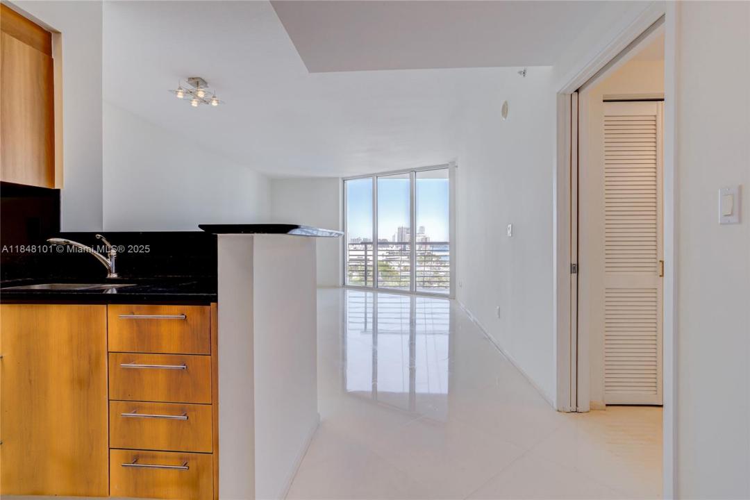 325 S Biscayne Blvd 2418, Miami, Florida 33131