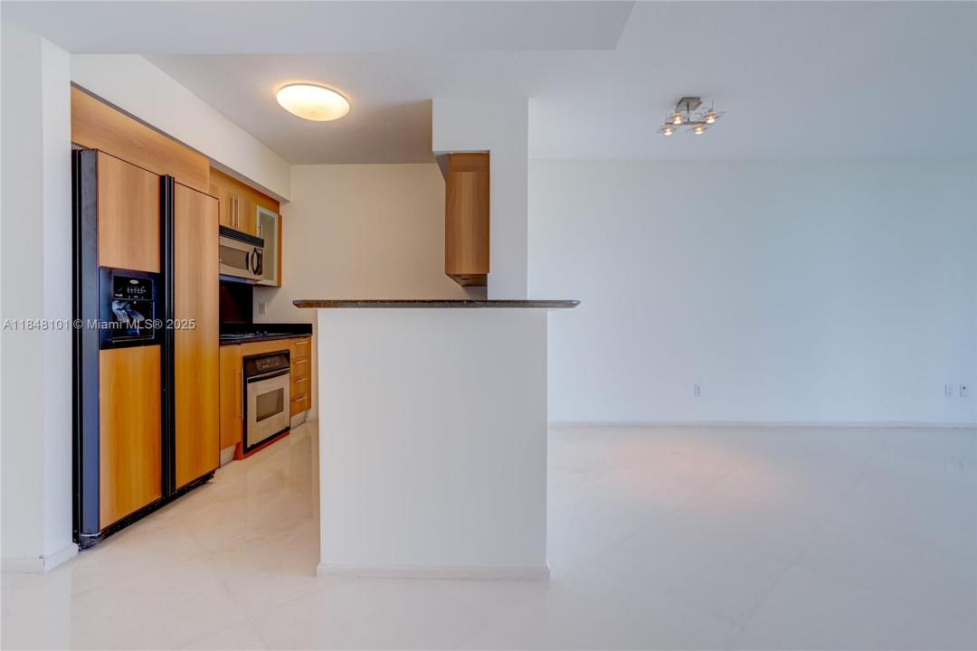 325 S Biscayne Blvd 2418, Miami, Florida 33131