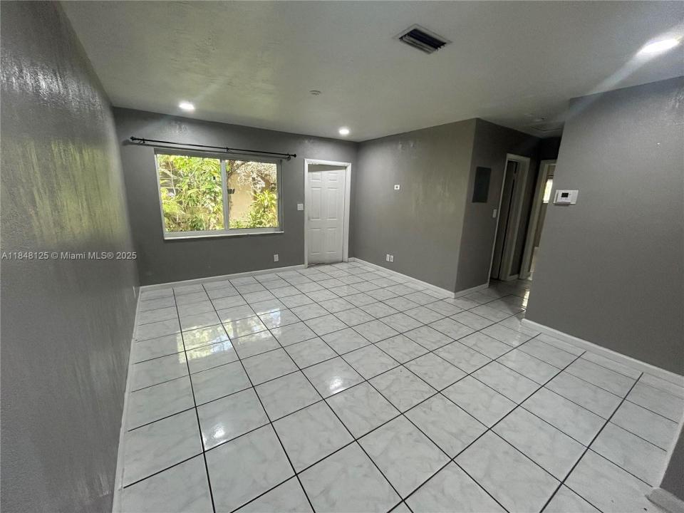 5321 NW 21st Ct. A, Lauderhill, פלורידה 33313, ארצות הברית של אמריקה