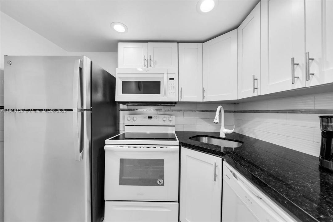 2345 NE 135th St 101, North Miami, Florida 33181, Stati Uniti