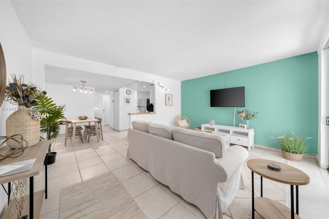 2345 NE 135th St 101, North Miami, Florida 33181, Stati Uniti