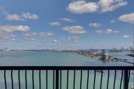 1756 N Bayshore Dr 16A, Miami, Florida 33132, USA