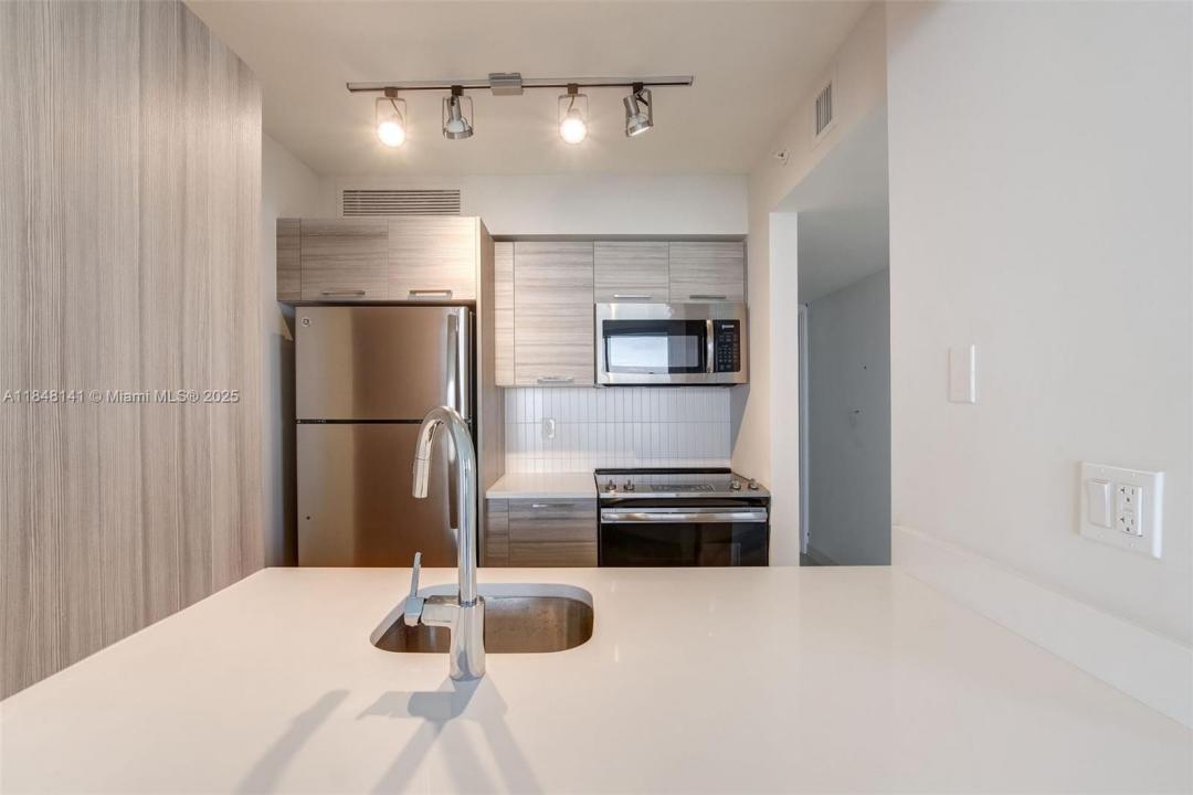 1756 N Bayshore Dr 16A, Miami, Florida 33132