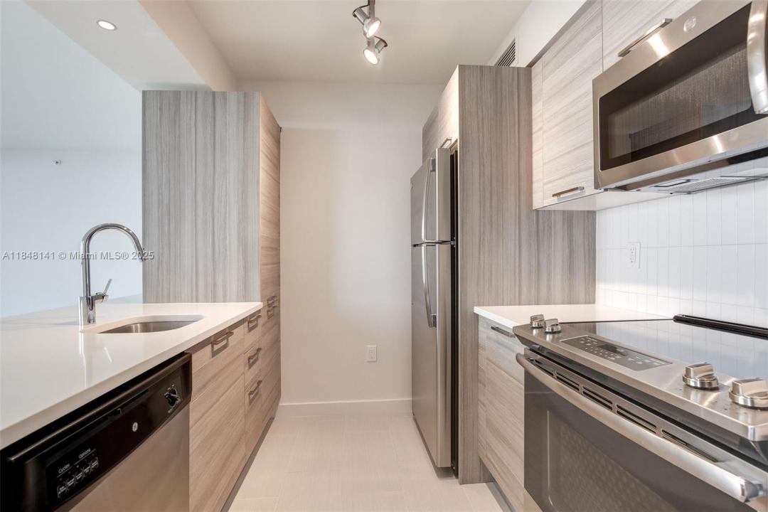 1756 N Bayshore Dr 16A, Miami, Florida 33132